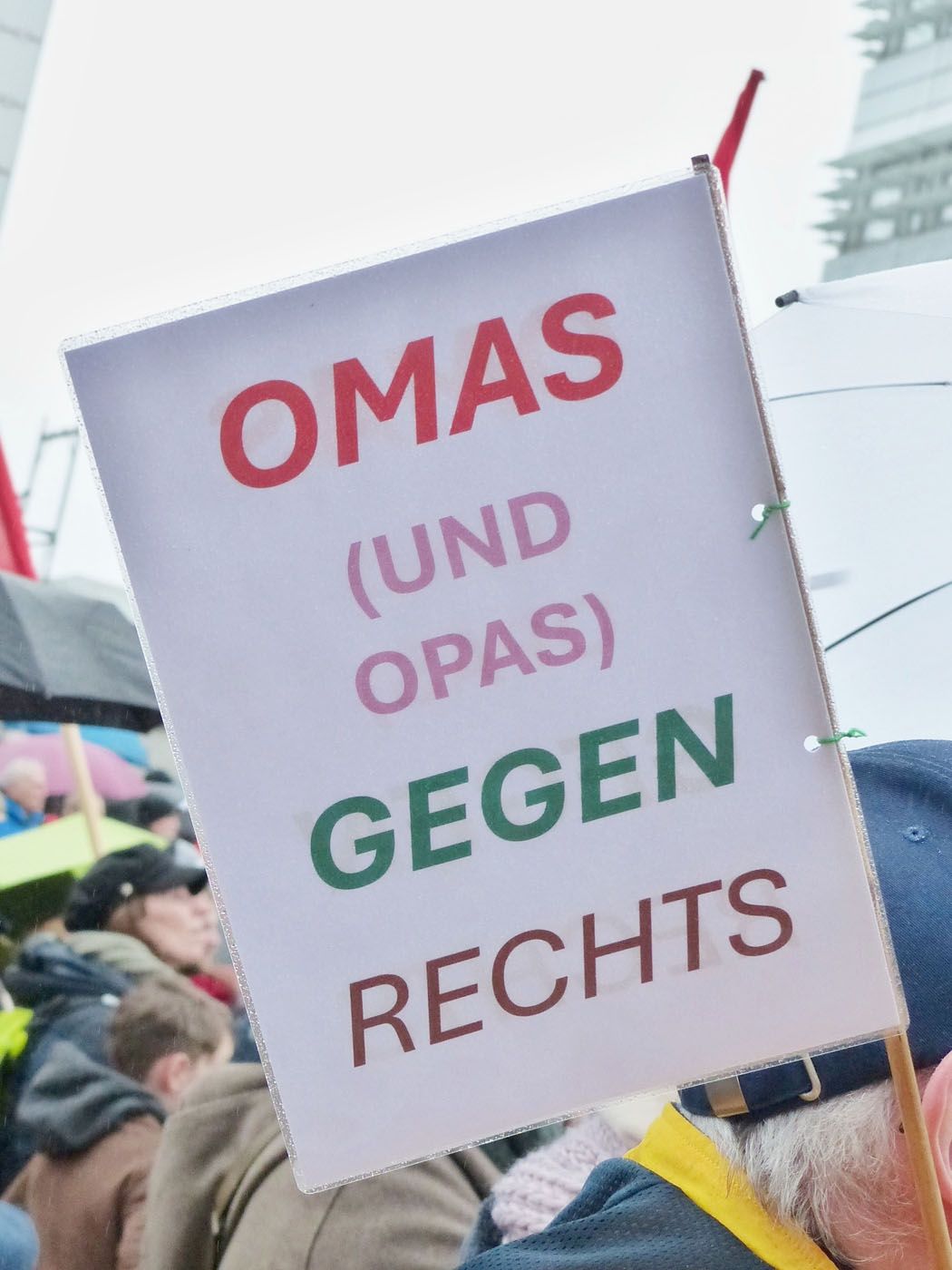 Omas und Opas gegen rechts