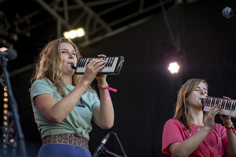 Ethno Estonia, zwei Niederländerinnemit Melodica