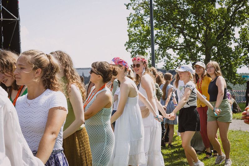 Tänzerinnen bei Ethno Estonia Youth